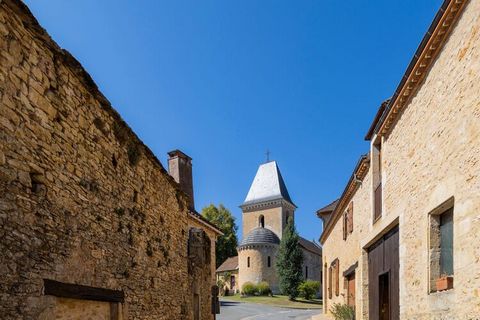 Dit authentieke, landelijke vakantiehuis ligt midden in de natuur in de Dordogne. De woning beschikt over 3 slaapkamers en is ideaal voor een groot gezin. Je hebt een privézwembad tot je beschikking en op bestelling hangt er elke ochtend vers brood a...