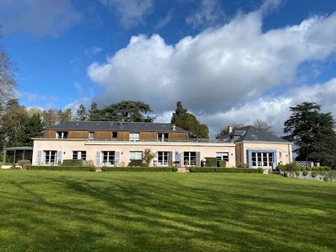 Estate, approx. 440m2 on the ground, 8 bedrooms, 15 rooms, spa, beautiful park with century-old trees, 2.8ha, swimming pool, enclosed. Furniture not included. Description : 2 km from the village, not far from the castles of La Loire, this beautiful e...