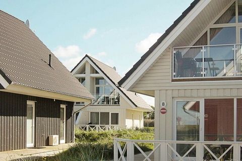 Cette maison de vacances danoise jumelée luxueusement meublée de 2 étages est située dans la célèbre marina Marina Wendtorf près de la baie de Kiel, au 2ème rang, magnifiquement entourée de belles plages de sable et d'un espace naturel. La maison est...