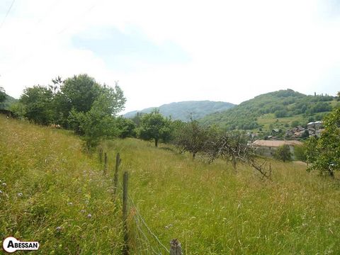 Savoie (73) For sale, in Arvillard, this building plot with an area of 2260 m² in the area of La Rochette. Nature lovers, come and discover this charming authentic village just 1 hour from Chambery and 10 minutes from Pontcharra. Sunny and open, this...