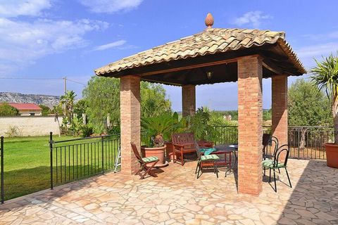 Family-friendly villa with Sicilian flair and private pool with diving board and children's slide. Your holiday home is divided into a main building with 120 square meters of living space for four people and an annex with 40 square meters for 2 peopl...