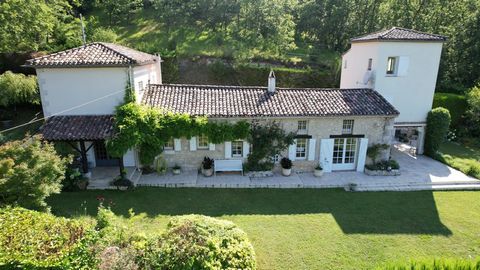 Stunning stone property offering approx 200 m² of habitable space with 2 adjoining towers located at both extremities of the house, heated swimming pool and 