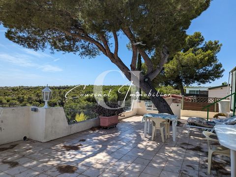 Résidence Castellet Park, l'agence COUZINET IMMOBILIER est heureuse de vous proposer à la vente ce joli mobil-home avec une superbe vue sur la mer. Dans une résidence sécurisée avec piscine, sur un terrain de 200M2 en pleine propriété, mobil-home de ...