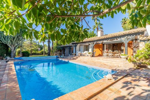 ✓Charming Mediterranean Villa in La Nucía, Costa Blanca. Located in a Quiet Urbanization offering complete privacy thanks to the large garden (double plot). The house consists of a spacious living/dining room, a fully equipped kitchen, 4 bedrooms and...