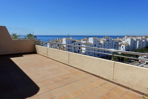 Located in Puerto Banús. Beautiful top floor apartment of one bedroom with a big terrace with very nice views to the sea, the port and the comercial center. Very good situated in Puerto Banus, walking to the beach and the prestigious shops from the p...