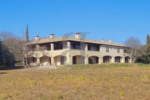 GRIGNAN AREA EXCLUSIVITY In a wonderful location restored mas with 550 m² of living space with 7 bedrooms ensuite shower ,huge reception room 134 m², vaulted room with fire place. 2 hectares 14 of oak trees, unusual stone huts converted into studios!...