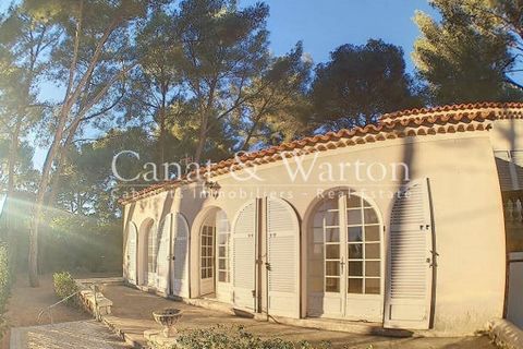 Come and discover this pretty little house of 91m2 on a plot of 748m2 in Bandol in the Pierreplane district. This authentic house offers living on one level with a very beautiful living room, a separate kitchen, a bedroom, a bathroom and separate toi...