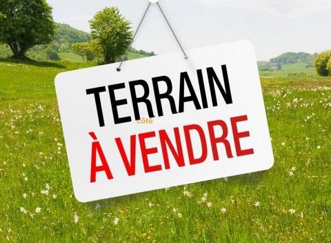 Do you want to build your house or set up your business? This plot of 776m2 is ideally located, rue Général de Gaulle in Saint-Sébastien-de-Morsent. Serviced with water. For more information contact us at ... or ... !