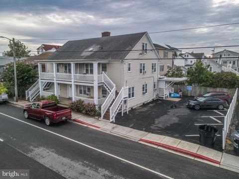 8 Unit building completely remodeled with all new kitchens and baths. This sale includes the real estate, LLC and all furniture and equipment to continue to operate an active Airbnb business. Rent all units or live in one unit as an on site manager t...
