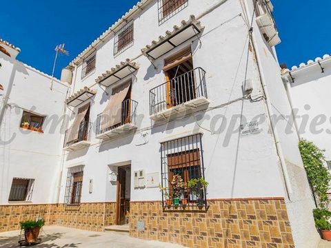 Situated in the village of Benamargosa; this townhouse with a little refurbishment would make a charming and cosy home. This proeprty is on the second floor of the building. There is a kitchen/dining area, a bathroom with shower and a double bedroom....