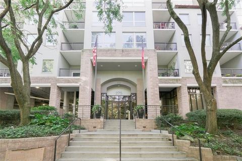 *NEW PRICE* Location, location, location! AND new paint throughout! This condo is a block from Piedmont Park and is in a great midtown spot close to restaurants and shopping. The views of Midtown, Buckhead and the park are fabulous. The kitchen is op...