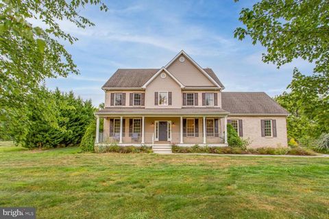 DREAM HOME! Step into a world of enchantment and tranquility with this extraordinary property nestled in the serene northern reaches of Frederick County. Beyond its gates lies a harmonious marriage of opulence, relaxation, and natural splendor. This ...