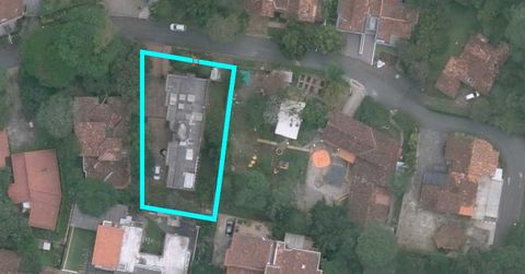 GREAT OPPORTUNITY OLD BUILDING FOR RESIDENTIAL DEVELOPMENT IN PREMIUM AREA OF EL POBLADO LAS LOMAS! An old building with a projection for remodeling and new development, the location is exceptional for its proximity to the main road to cross the bott...