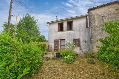 Small house situated in a hamlet, with on the ground floor an open plan living diner kitchen with a pellet burner and an adjoining shower room with a toilet. The lovely wooden staircase takes you to the first floor where there are 2 bedrooms. There i...