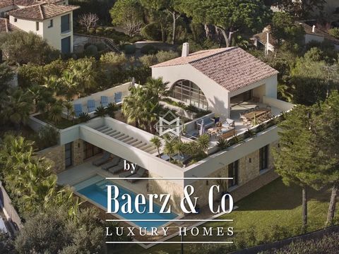 Explore the irresistible charm of this exceptional 260 sq m villa, nestled in the heart of a 1575 sq m plot. This property enjoys 5 bedrooms and as many bathrooms and offers a refined and spacious living experience, ideal for meeting your highest exp...