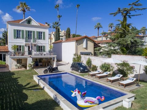 Return to the market with reduced price! This beautiful period property located in Golf Juan has beach, port and commerce within only a few minutes walk. Benefitting from a town location but with a large enough garden for a pool the villa is private ...