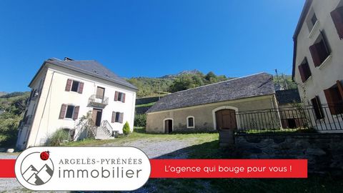 Located between Luz Saint Sauveur and Barèges, real estate complex composed of 3 buildings: - a house with a lot of charm of about 300 m2 habitable on 3 levels composed of a kitchen, a living room, 7 bedrooms, a bathroom, a separate toilet, a bathroo...