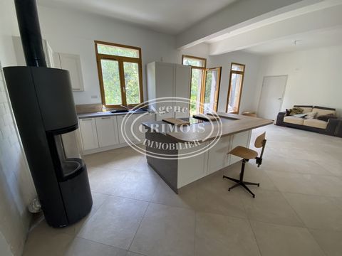 DOUZENS HOUSE of about 117 m2 with garage of about 45 m2 and land of 615 m2 composed of: Part of the house renovated Ground floor: - Living room / living room with American kitchen of 67 m2 - A room of 11.55 m2 - Bathroom of 8 m2 with corner bath and...