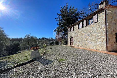 This beautiful property is located in Radicofani and consists of a farmhouse on two levels with garage. On the ground floor we find the living area with large living room with fireplace, kitchenette and bathroom. The sleeping area is on the first flo...
