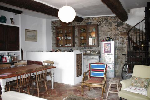 UNDER OFFER!! Village house with 2 bedrooms in the commune of Argens-Minervois and 3 additional rooms. Suitable home for a first real estate acquisition, second home, ... Composed of a kitchen area, a lounge area of 34.13m2 with a wood stove and show...