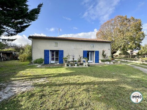 In the heart of a small village located a few minutes from MORTAGNE SUR GIRONDE, on a beautiful plot of land of approx. 1500 m2 totally enclosed, Charentaise ON ONE LEVEL comprising: living room, fitted kitchen, pantry, 3 bedrooms, shower room, toile...