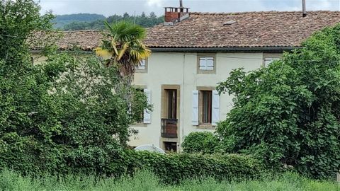 Attractive farmhouse to renovate with 2.4 hectares of flat land and extensive outbuildings. Situated in a popular village near the attractive market town of Mirepoix this rare property offers stacks of potential to create a family home, tourist relat...