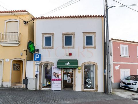 Discover a unique investment opportunity in the village of Abrunheira, Montemor-o-Velho! This two-story building is more than a property; It is an invitation to the future, offering a range of possibilities for investors and owners alike. Strategical...