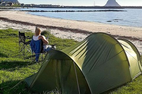 Comfortable holiday home by the sea with magnificent views of Vesterålen's beautiful coastal landscape. Great starting point for day trips by car or bus around Vesterålen and Lofoten. Quiet, sunny and child-friendly area. Free internet with large cap...