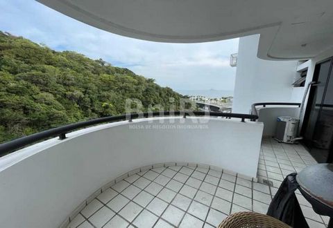 Your opportunity to live in the paradisiacal Paradiso Condominium, located just a few steps from the stunning beach of São Conrado, has arrived! This high-floor property offers panoramic views of the sea and lush green landscape. The apartment consis...