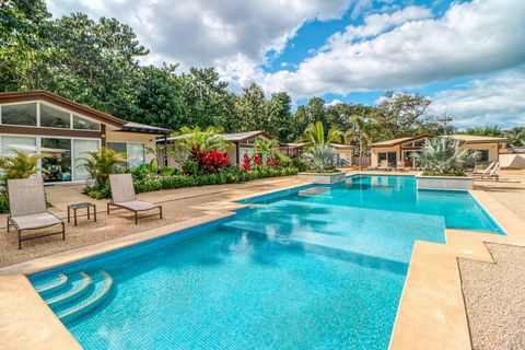 Nestled in the heart of Playa Avellanas and only a half-mile from the shoreline, this beautiful new villa is the perfect blend of modern styling and natural surroundings. Located within The Point gated community, The Point #5 offers a host of ameniti...