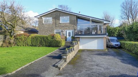 This fantastic 4 bedroom detached home has great equestrian facilities, including stables, 80x50 manege / arena, good size gardens and ample parking. With bike rides, walks and horse riding trails almost on the doorstep, there are countless options h...