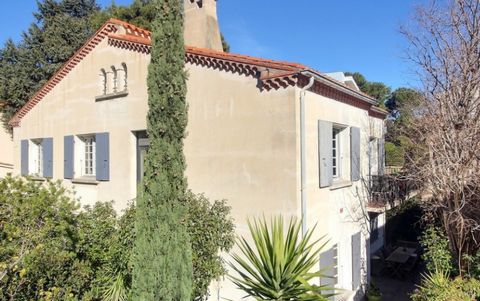 PORT VENDRES House of character 4 faces of 230 m2 with garden 2 minutes walk from the quay and shops! The house is composed of 2 apartments, a first of 185 m2 composed on the ground floor of an entrance, a toilet and 2 bedrooms including a suite and ...