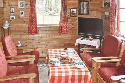 This charming timber cottage is located 800 metres in direct line and 1,4 km by car from the majestic Sognefjord with a view of mountain, forest and meadow. There is a lake where you can catch trout only 1,3 km from the house. This is the place for y...