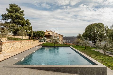 PROPERTY DESCRIPTION In a landscape context dotted with green hills and lush expanses of woods and olive groves, we offer for sale this majestic stone farmhouse with swimming pool, located near the picturesque village of Fabro and a few kilometers fr...