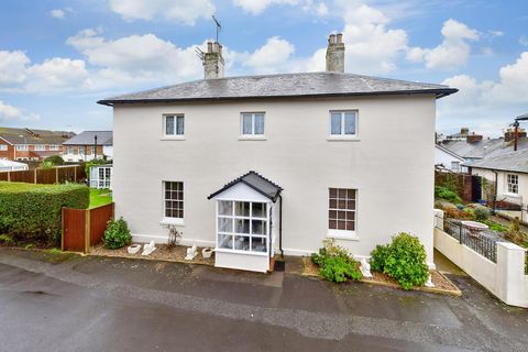 We were the first public owners of a property on this site back in 1998 and have thoroughly enjoyed living here ever since. It is a wonderful family home and, as it is in a cul-de-sac, it is very safe for children and pets and virtually all the house...