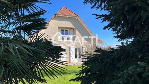 Contact me quickly, let's schedule a visit and discuss the best way to make your purchase project a reality. I present to you this traditional house of 177 m2 on a beautiful plot of land of 1300 m2 in the town of Lescar, 5 minutes from all amenities....