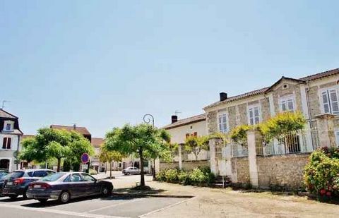  The real estate group is pleased to present to you: In the municipality of Razac-sur-l'Isle department of Dordogne (24) region Nouvelle-Aquitaine located 9.7km from Périgueux. A very beautiful Maison de Maitre in the heart of the village. It is not ...