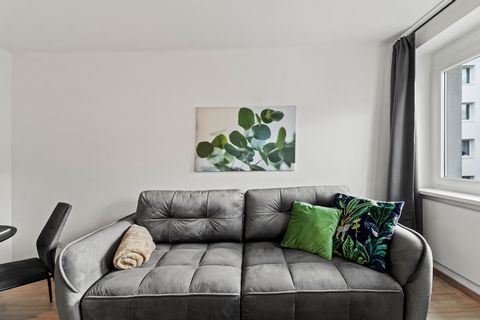 Experience the urban charm of Leoben in this modernly designed apartment: * Centrally located, perfect for exploring the city. * Ideal for couples or small families, with space for up to 4 people. * Features a bedroom, a living room, a work area with...