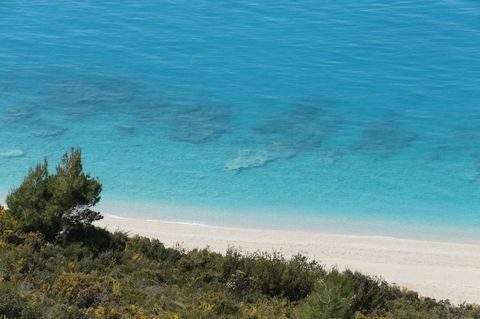 Superb choice of villas for sale in Lefkada island / Kathisma area facing sandy beach. Choice from 1,300,000 euros to 1,800,000 euros. Possible sale of the entire complex and construction of more than 2000 m2 total. Ideal for home and hotel complex. ...