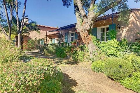 Property on 5 HA of land in the Saint Clement area, quiet setting with beautiful open views over the vineyards and hills consisting of main house with large living room, kitchen, office, 3 bedrooms, 1 bathroom and 1 bathroom shower, garage, studio wi...