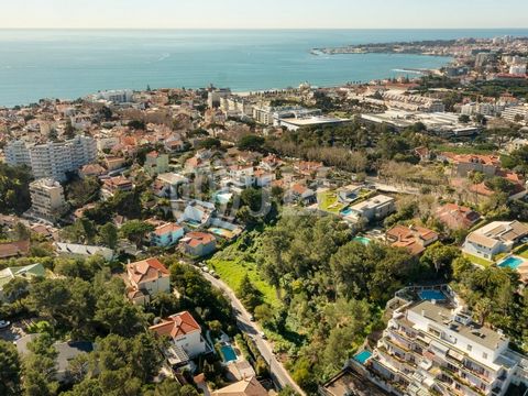 Plot of land, 1,670 sqm, and approved architecture project for five 3-bedroom villas, in Estoril, Cascais. The project includes the construction of a total gross area of 2,599 sqm, of which 633 sqm are below the ground for private parking and technic...