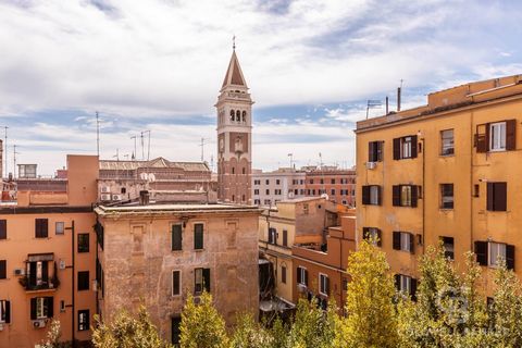 Villa Mercede - We offer a large and bright apartment located on the fourth and penultimate floor of an elegant building with lift. The views offer emotions, from the view of the dome and bell tower of San Lorenzo to the view of the greenery of Villa...