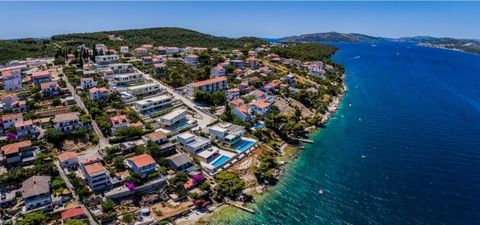 This architecturally unique, 3-level villa is located in the second row from the sea in a newly built modern condo on Ciovo! It delights with the view of the shiny, marine blue Adriatic Sea and the scenic seashore of Trogir and Seget. Wonderful sea v...