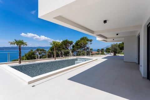 Sensational new luxury villa with swimming pool in a very desirable location 500 meters from the sea and wonderful promenade in Brela! Brela is an elite tourist spot on the Makarska Riviera known for its crystal clear sea and numerous pebble beaches ...