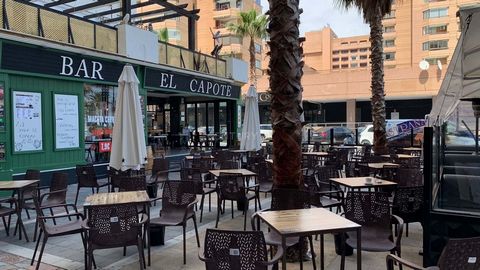 ¿Estás buscando un Bar-Restaurante en una excelente ubicación con una gran terraza al sol? Este único y moderno local está situado en el Paseo Marítimo de Fuengirola rodeado de todos los servicios : estación de autobuses y de tren, hoteles, Puerto de...