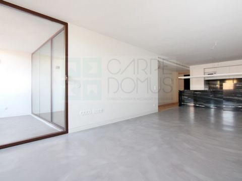 MONTISNÁVIA - Natural Habitat. New residential condominium with terraces and parking, in Alcântara, parish of Estrela, Lisbon. 2 bedroom flat with 154 m2 of total area consisting of: - Hall with lockers - Service toilet - 2 Suites with wardrobes (pri...
