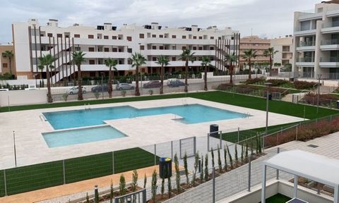 Excellent apartment near the Zenia Boulevard shopping center, the best beaches of Orihuela Costa and golf courses. Perfect infrastructure close to restaurants, sports centers, shops, schools...Two-bedroom apartment, large terrace and beautiful common...