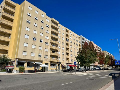 3 bedroom apartment located on Av. of the Armed Forces that stands out for its proximity to various services, schools, parks, supermarkets and close to the city center of Bragança. The property has an equipped and furnished kitchen, a large living ro...