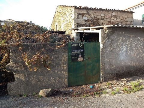 2 salles de stockage dans la ville de Freixial do Campo avec un patio, nécessitant des travaux complets Réservez votre visite dès maintenant Le Consultant Immobilier qui sera à vos côtés de la sélection du bien jusqu’au moment de l’acte. Une équipe p...