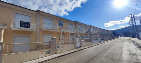5 bedroom house (6 rooms) with 301m2 of construction area for sale in the beautiful village of Porto de Mós. This house consists of 3 floors, Floor -1, Floor 0 and Floor 1. FLOOR -1 (see plan), consists of a garage for 2/3 vehicles and a storage room...